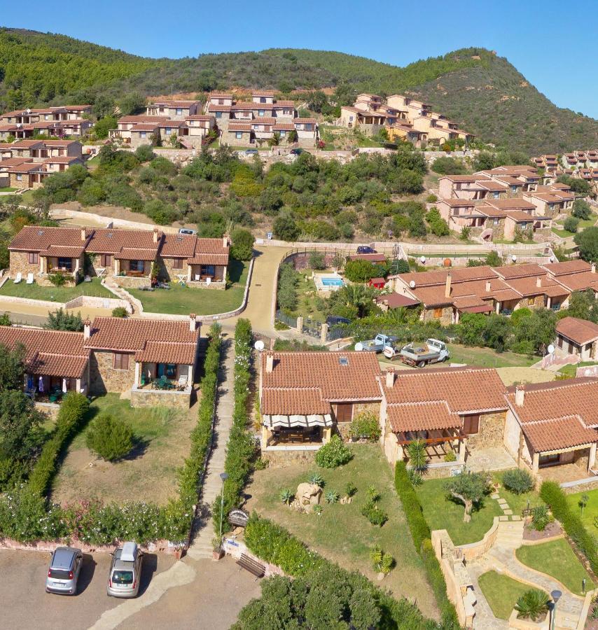 Residence Il Borgo Di Porto Corallo Віллапутцу Екстер'єр фото