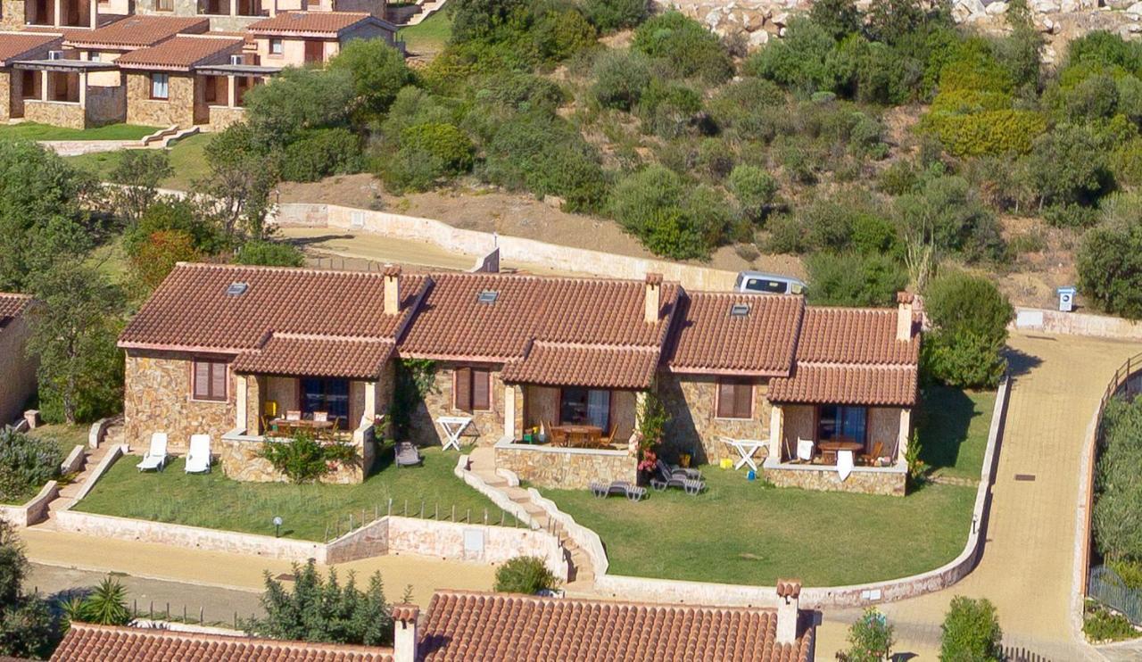 Residence Il Borgo Di Porto Corallo Віллапутцу Екстер'єр фото