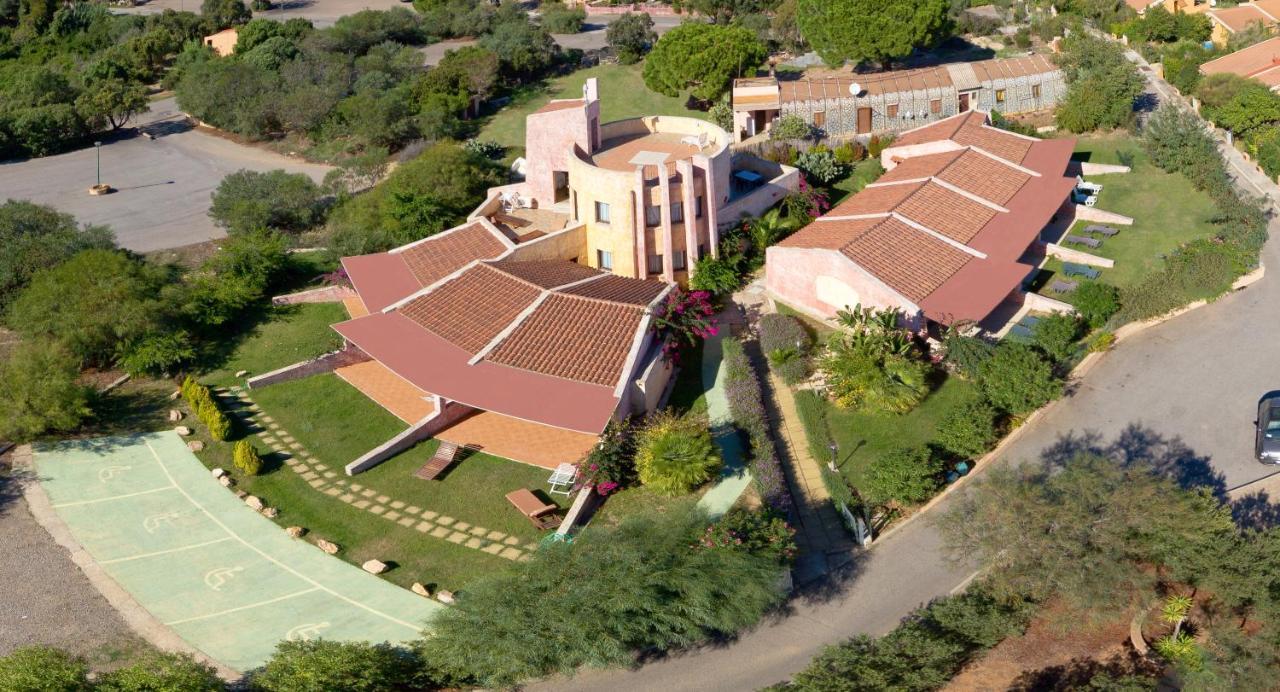 Residence Il Borgo Di Porto Corallo Віллапутцу Екстер'єр фото