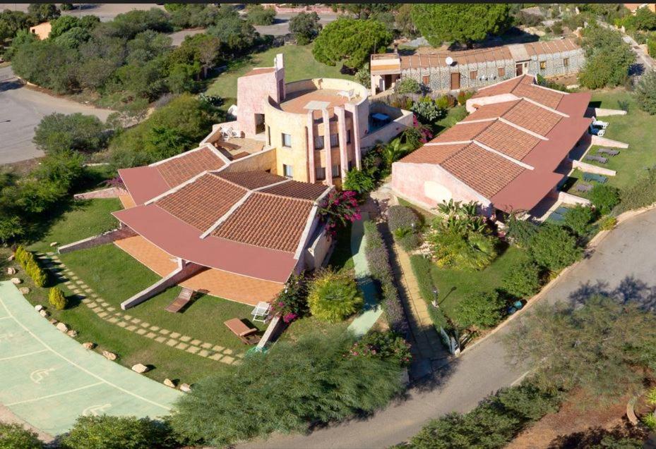 Residence Il Borgo Di Porto Corallo Віллапутцу Екстер'єр фото