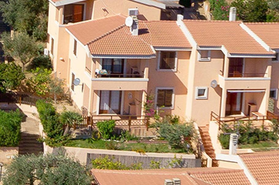 Residence Il Borgo Di Porto Corallo Віллапутцу Екстер'єр фото